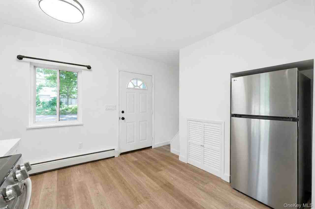 60 Morris Ave - Photo 6 of 25