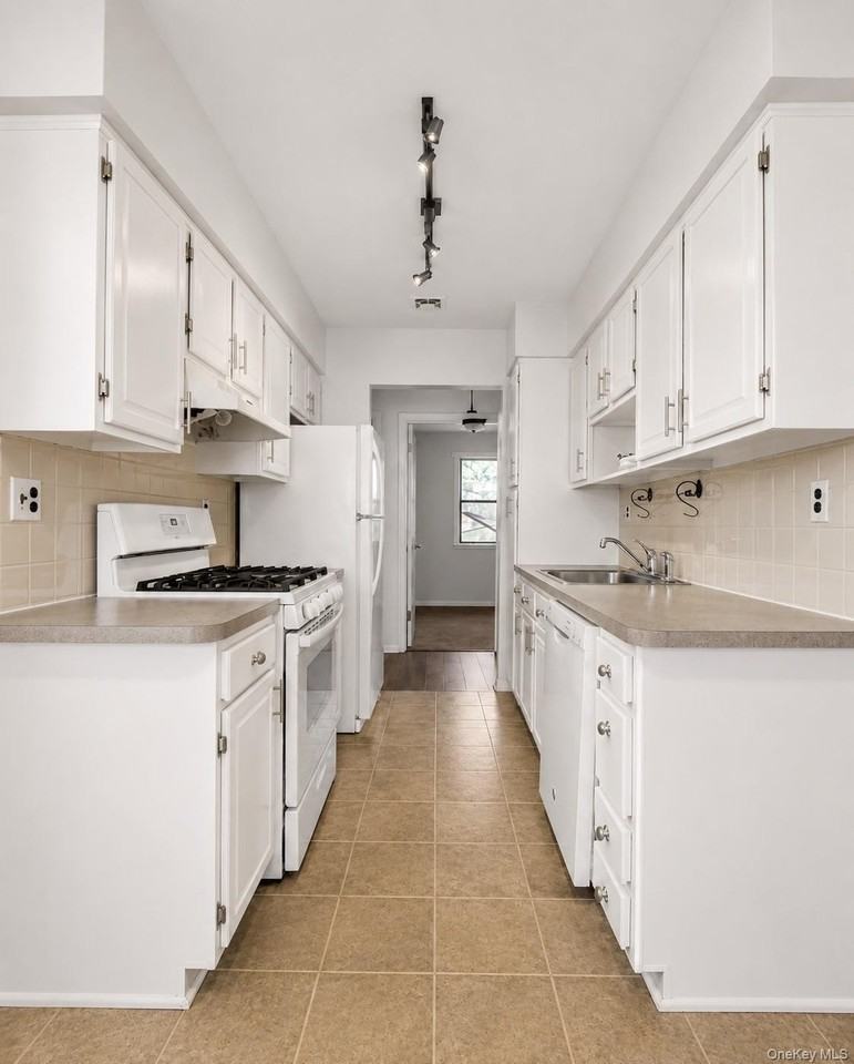 24 Milford Ln - Photo 5 of 18