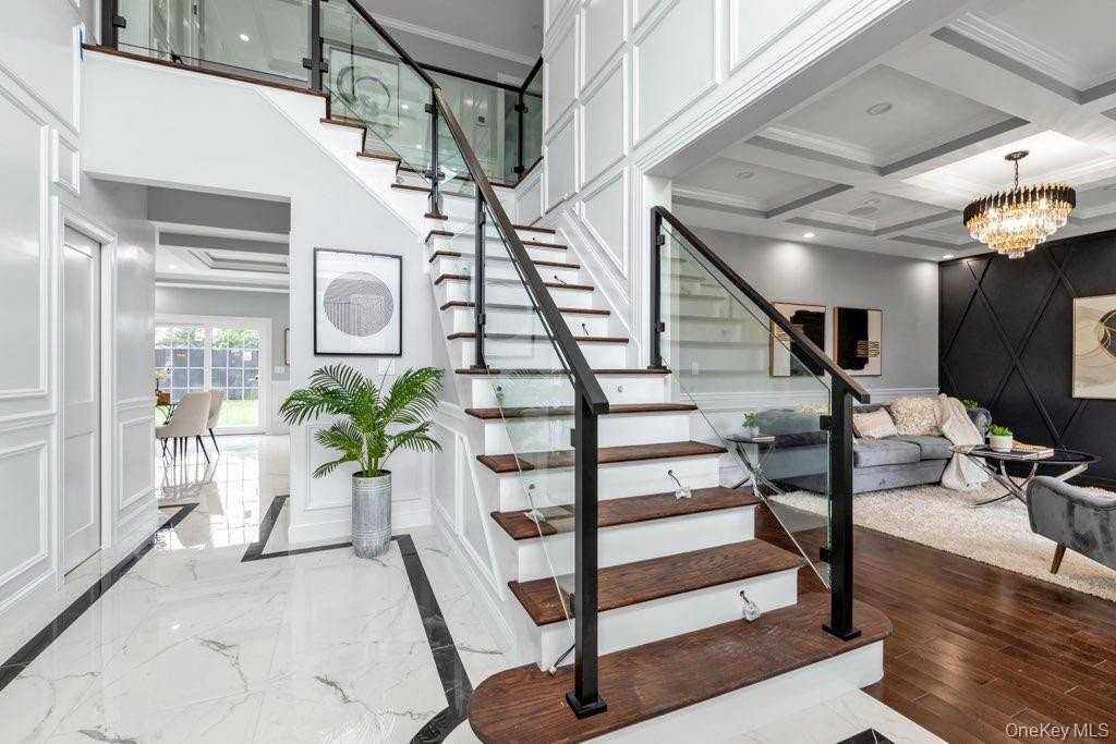 161 Division Ave - Photo 2 of 6