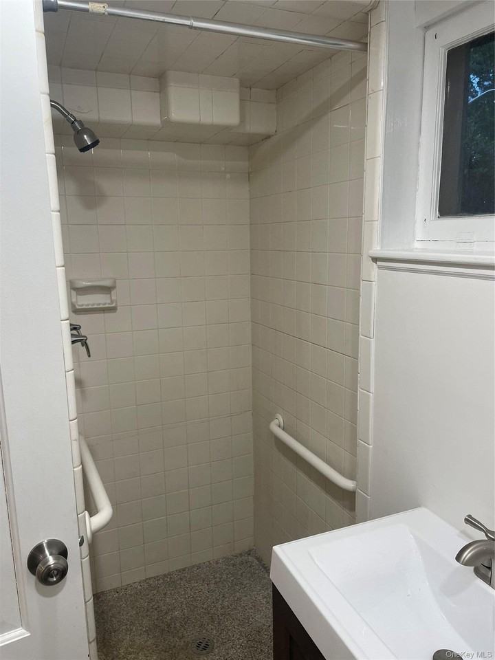 16 Houghton Blvd - Photo 5 of 8
