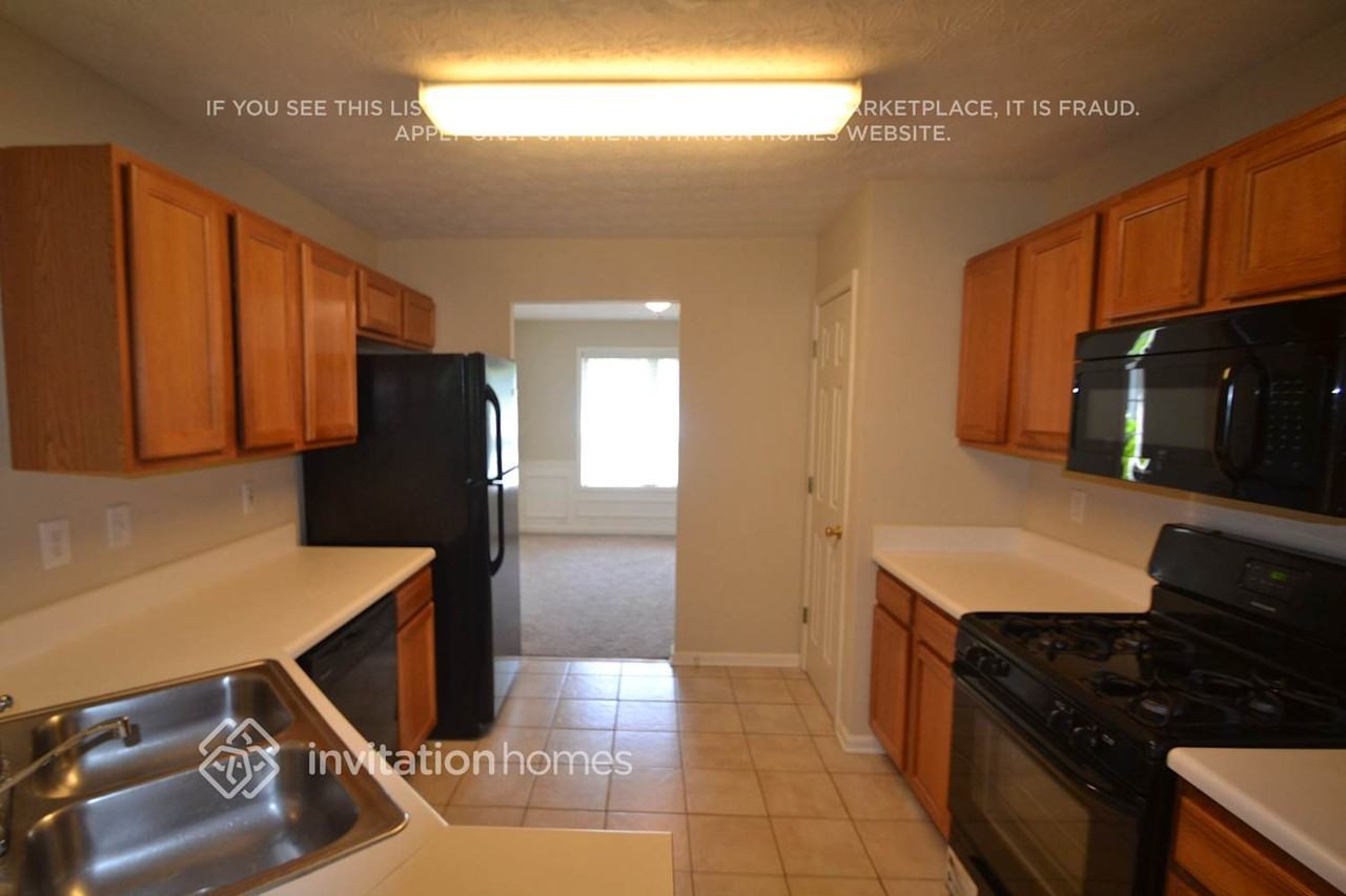 2546 Rainshower Dr - Photo 4 of 12