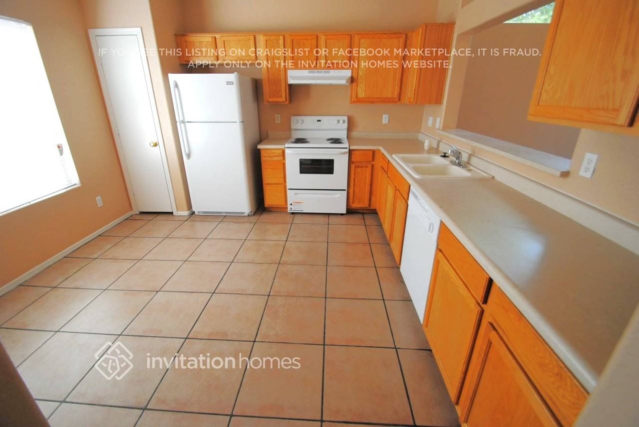 8416 W Monterey Way - Photo 3 of 7