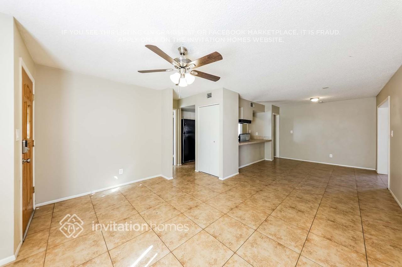 6938 W Haven Ave - Photo 3 of 17