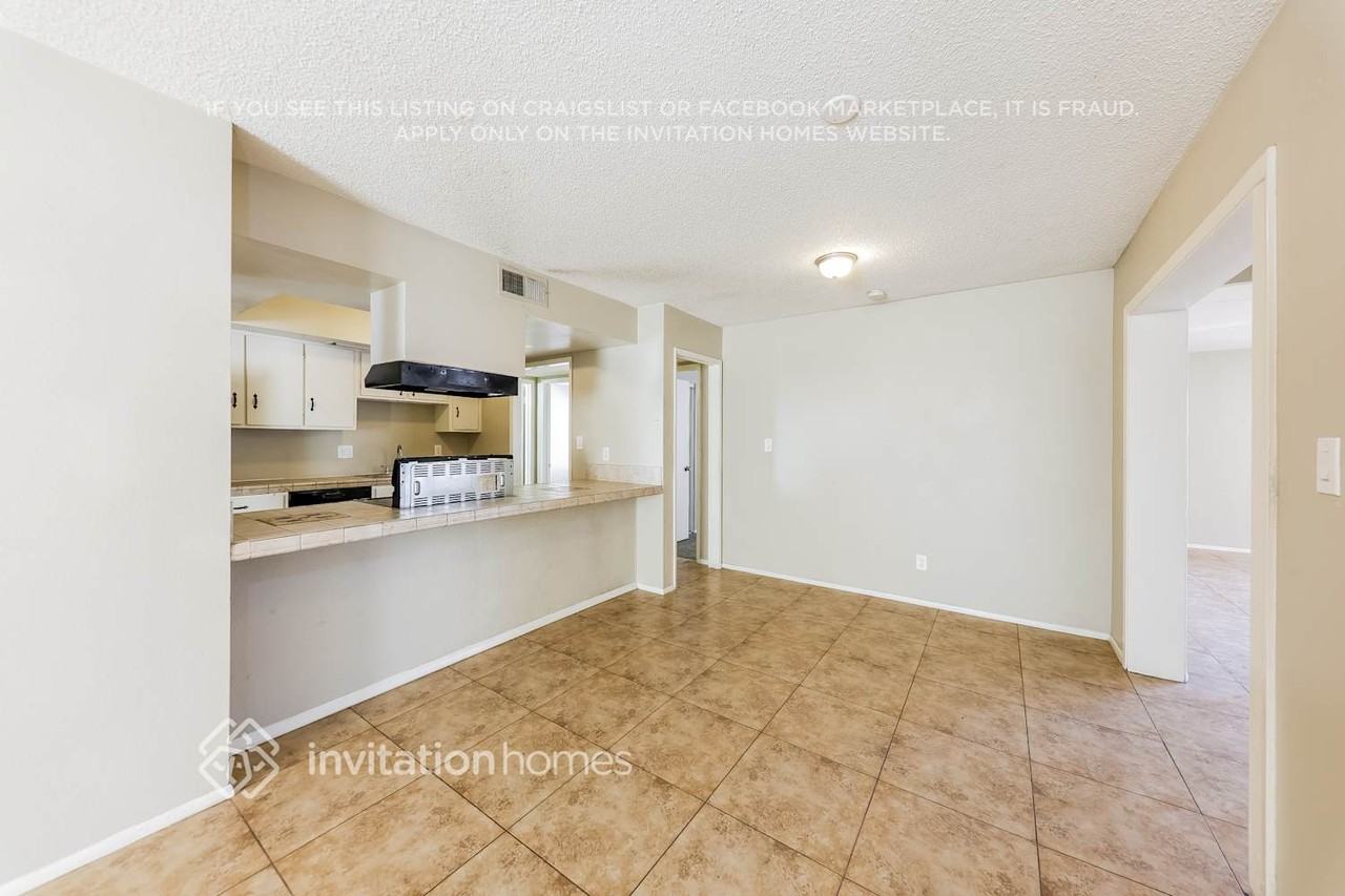 6938 W Haven Ave - Photo 5 of 17