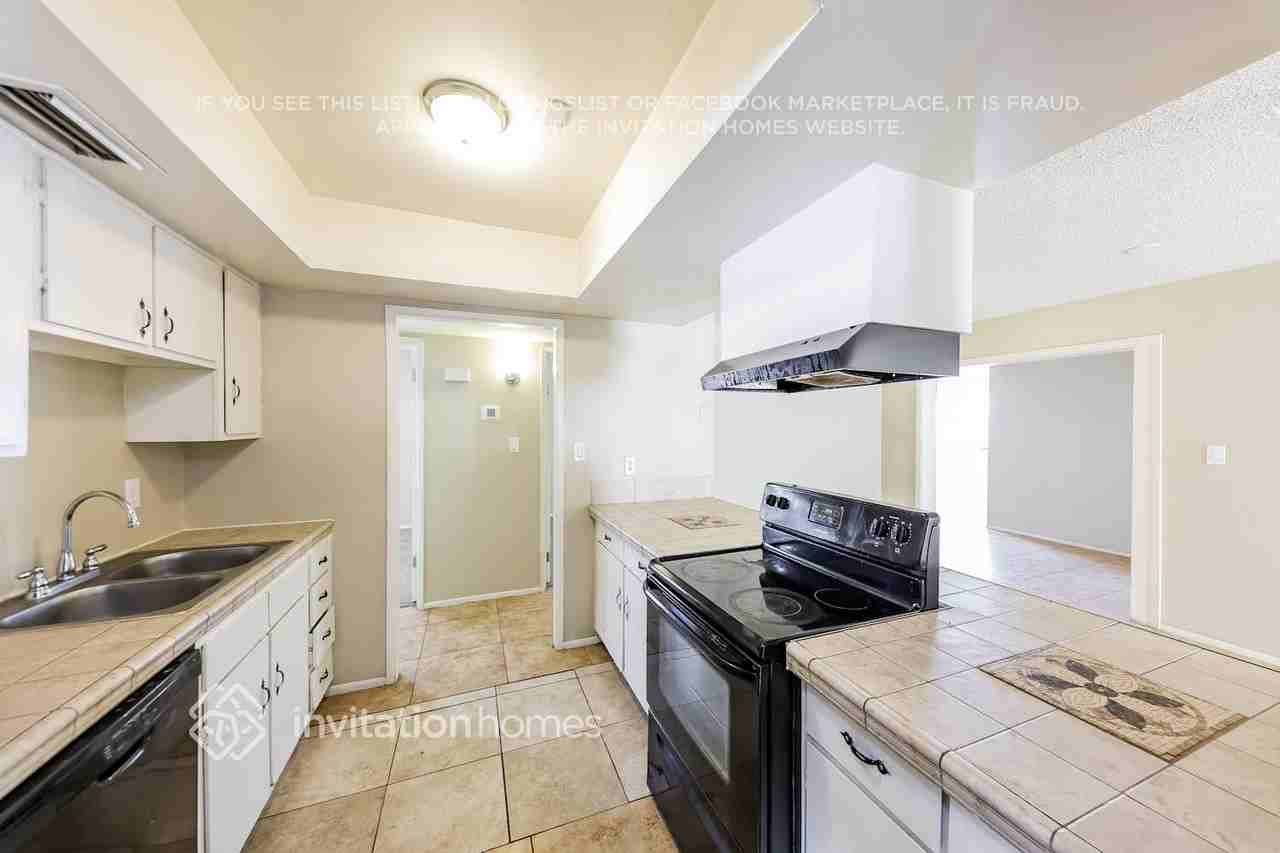 6938 W Haven Ave - Photo 7 of 17