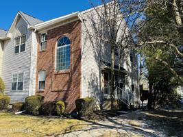 featured image of 113 Richmond Ct N #67