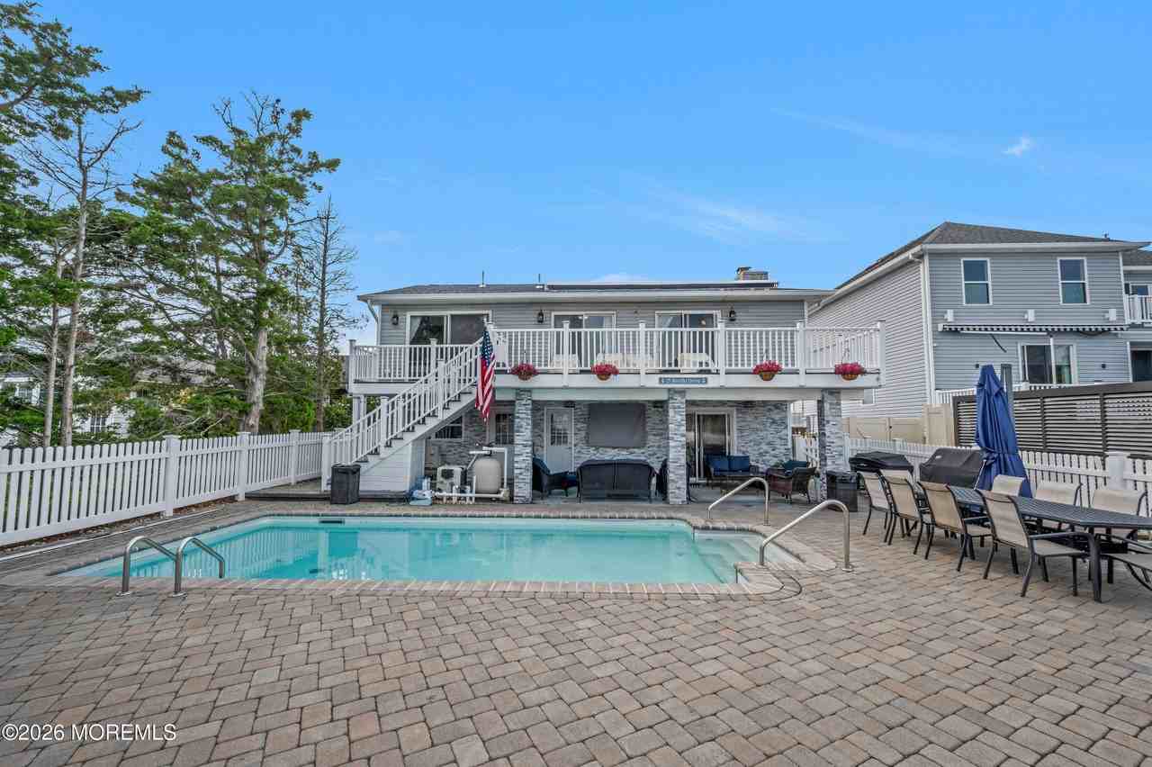 15 Seville Dr - Photo 4 of 46