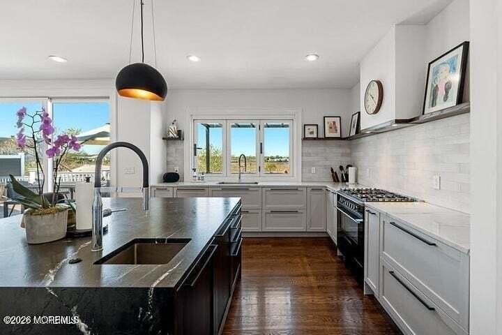 40 Riverdale Ave - Photo 4 of 8