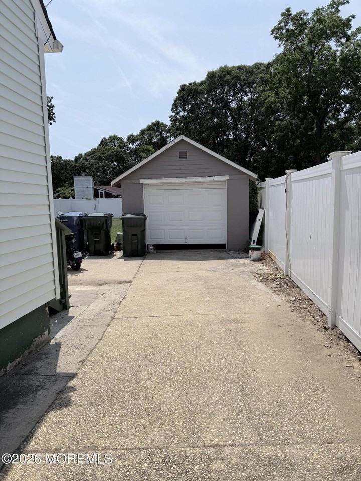 142 Monmouth Rd - Photo 3 of 5