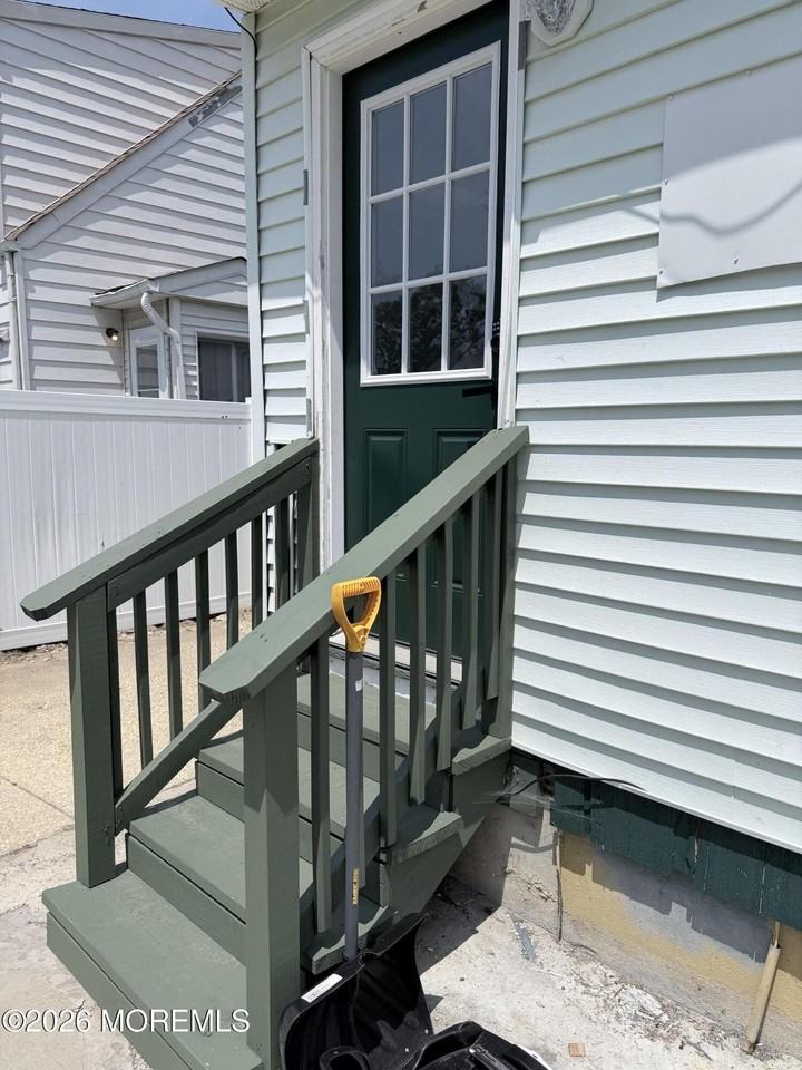 142 Monmouth Rd - Photo 4 of 5