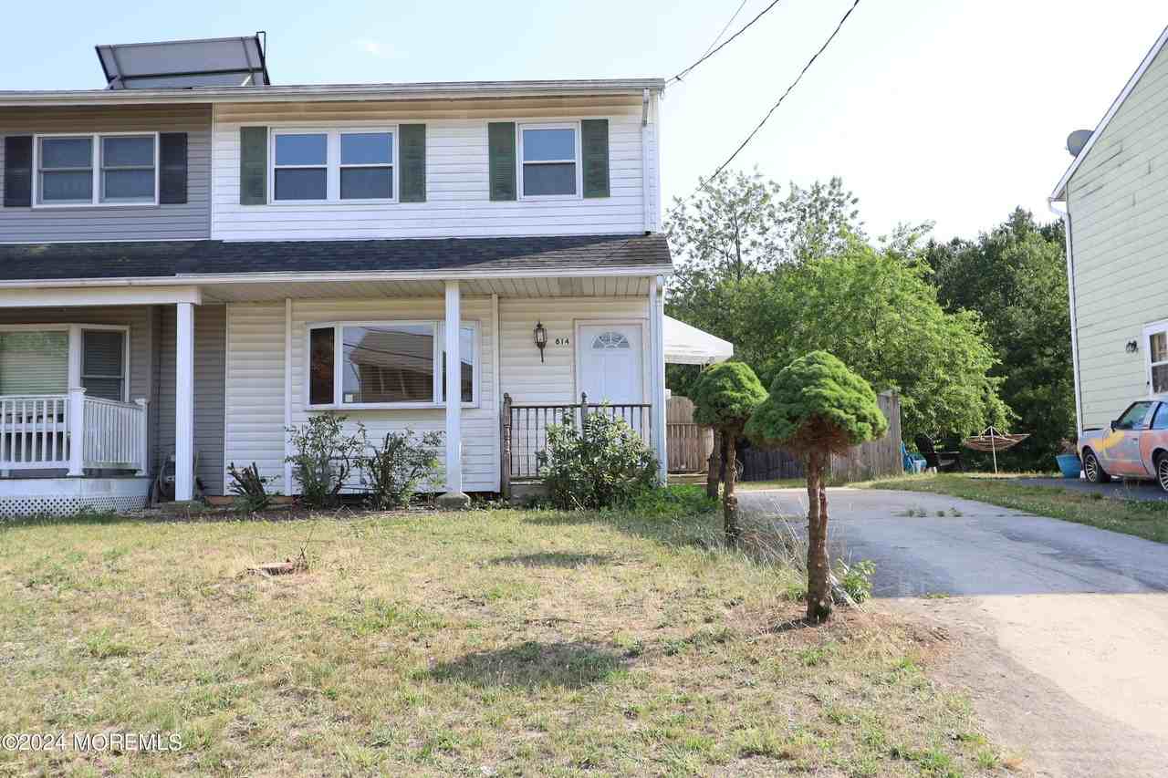 814 Laurel St - Photo 2 of 11