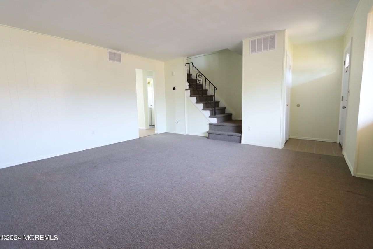 814 Laurel St - Photo 4 of 11