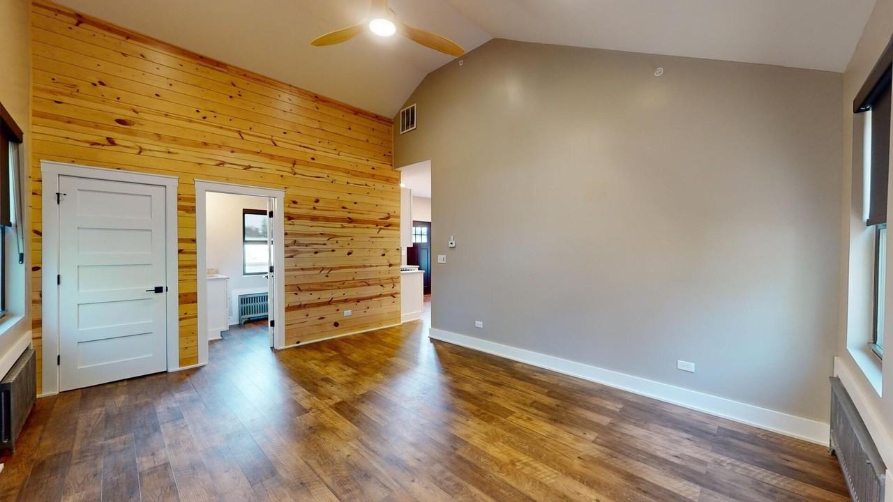 4941 Main St #2R - Photo 6 of 25