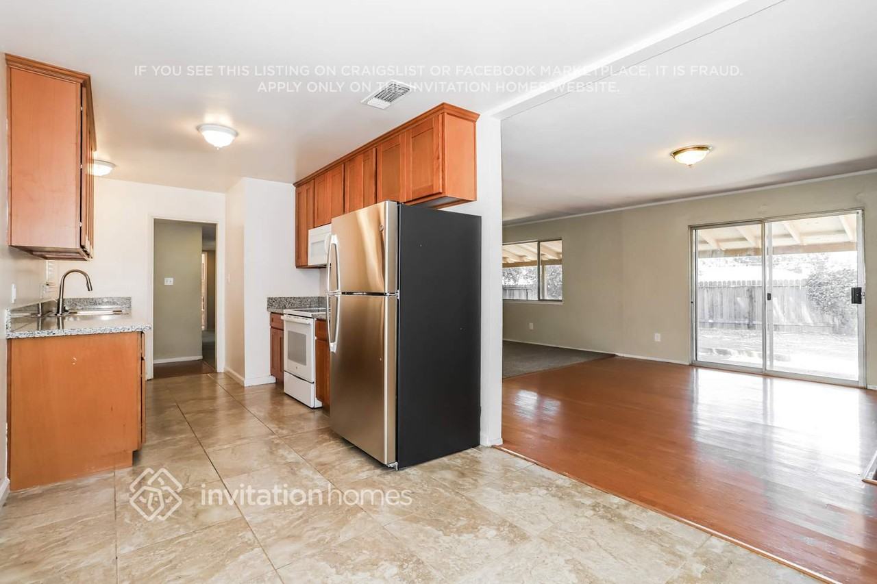 7740 Aptos Cir - Photo 5 of 17