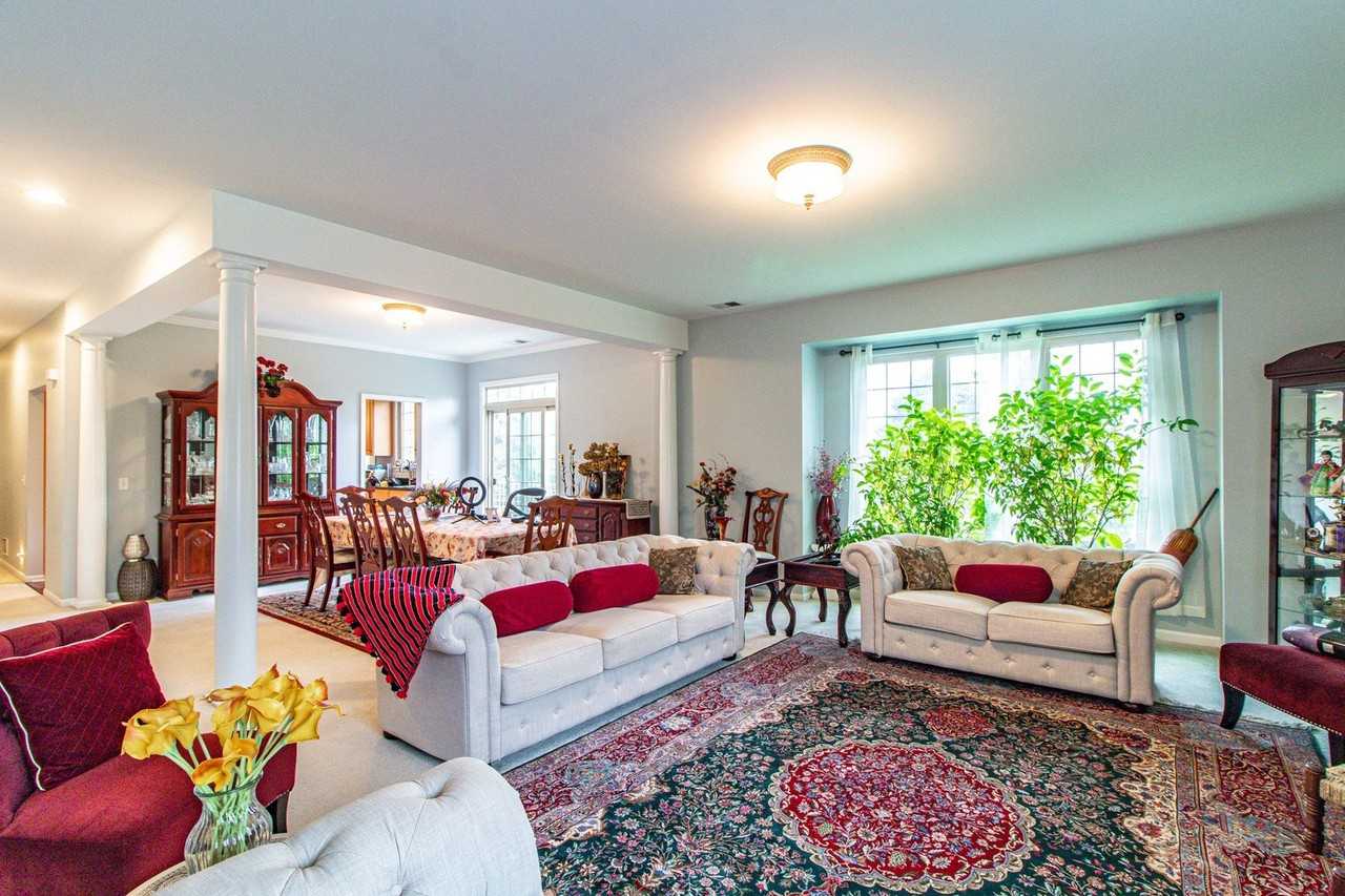 6 Beaconsfield Ct - Photo 3 of 22