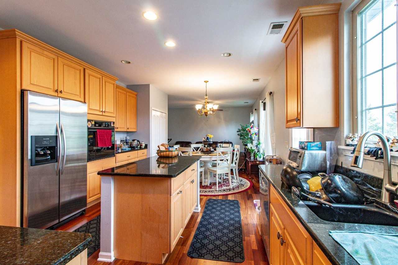 6 Beaconsfield Ct - Photo 5 of 22