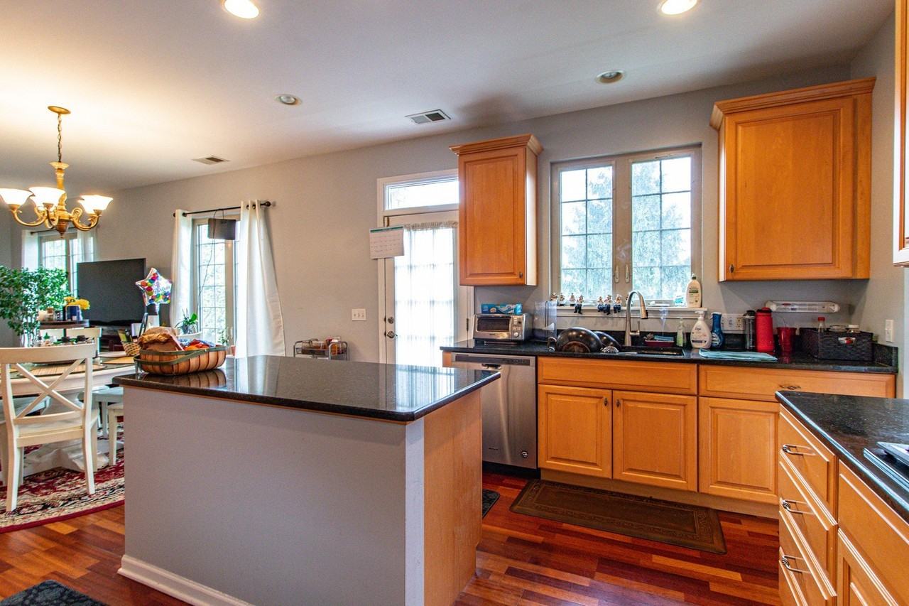 6 Beaconsfield Ct - Photo 6 of 22