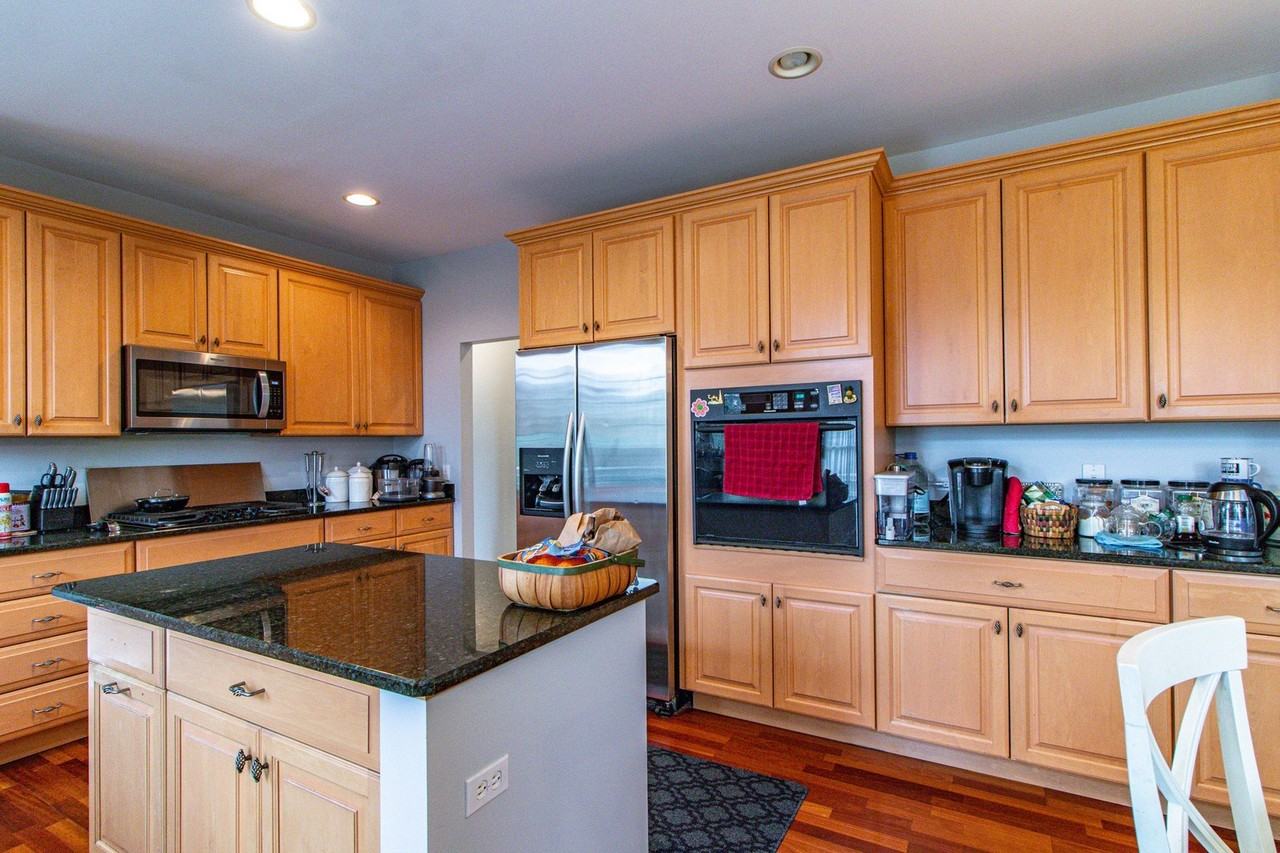 6 Beaconsfield Ct - Photo 7 of 22