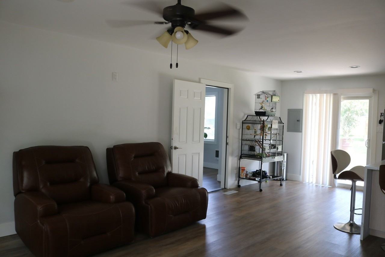22407 Strassburg Ave - Photo 2 of 15
