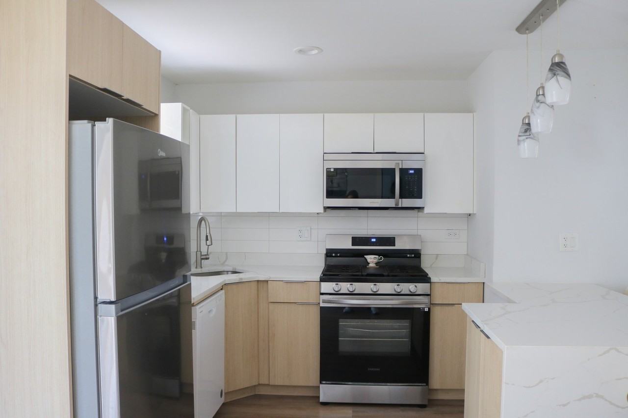 22407 Strassburg Ave - Photo 4 of 15