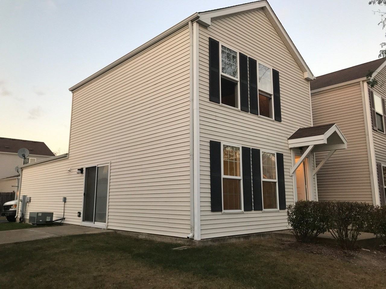 923 Four Seasons Blvd - Photo 2 of 19