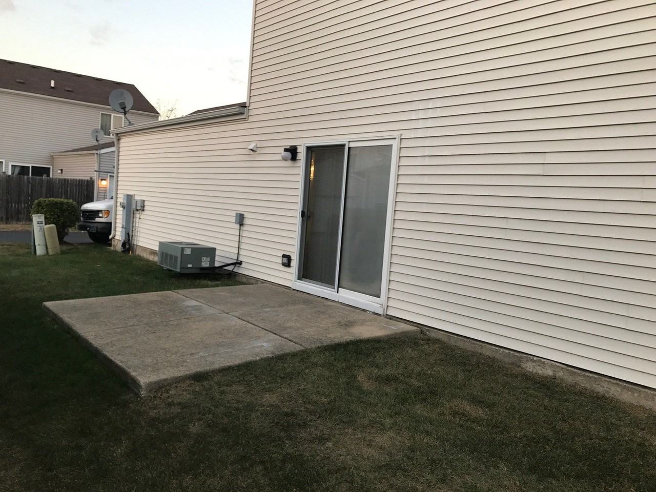923 Four Seasons Blvd - Photo 3 of 19