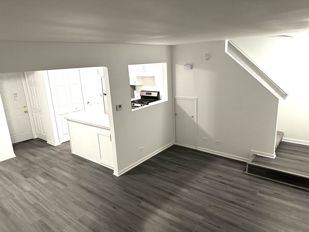 923 Four Seasons Blvd - Photo 4 of 19