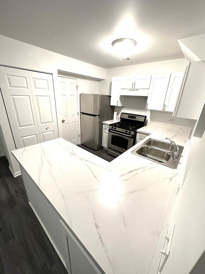 923 Four Seasons Blvd - Photo 5 of 19
