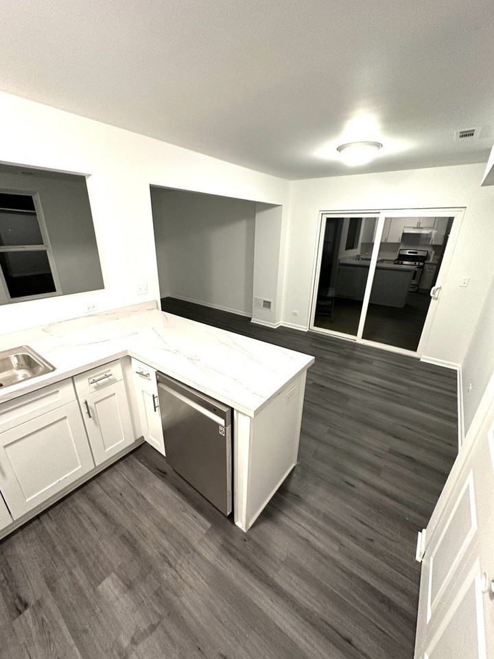 923 Four Seasons Blvd - Photo 7 of 19