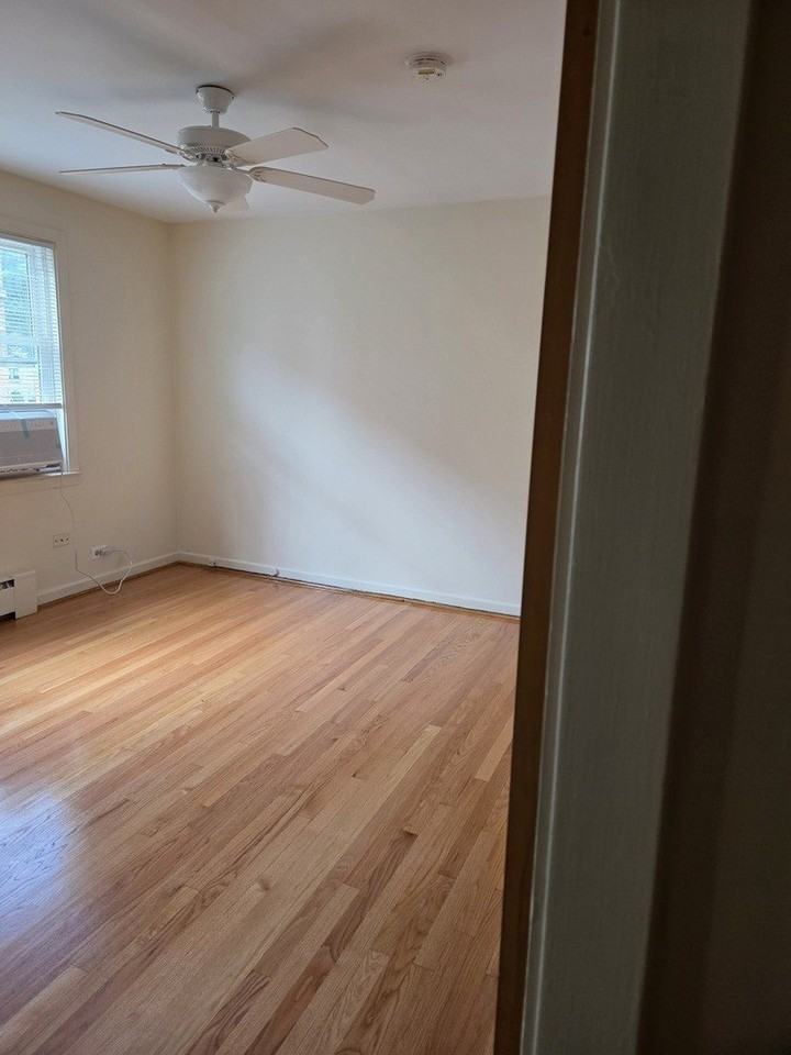 9007 La Crosse Ave #1S - Photo 6 of 10