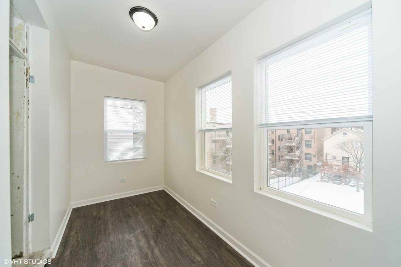 4934 W Jackson Blvd #1W - Photo 3 of 9