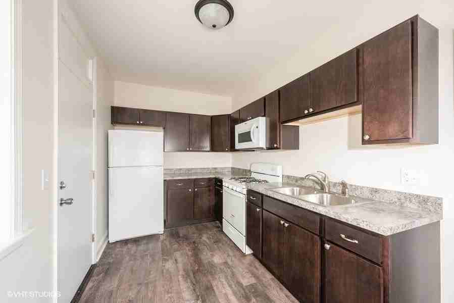 4934 W Jackson Blvd #1W - Photo 6 of 9
