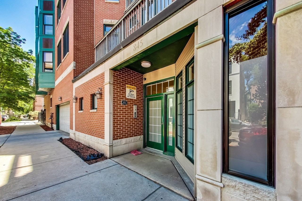 845 W Altgeld St #4D - Photo 3 of 30