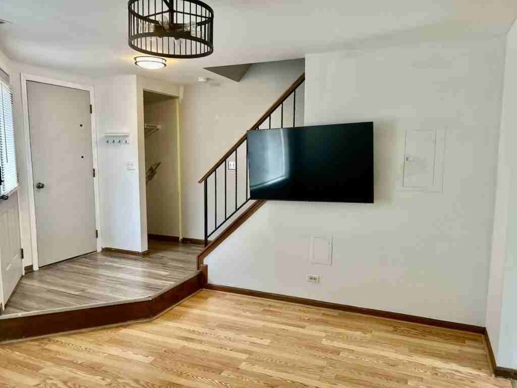 2732 Wilshire Ct - Photo 2 of 13