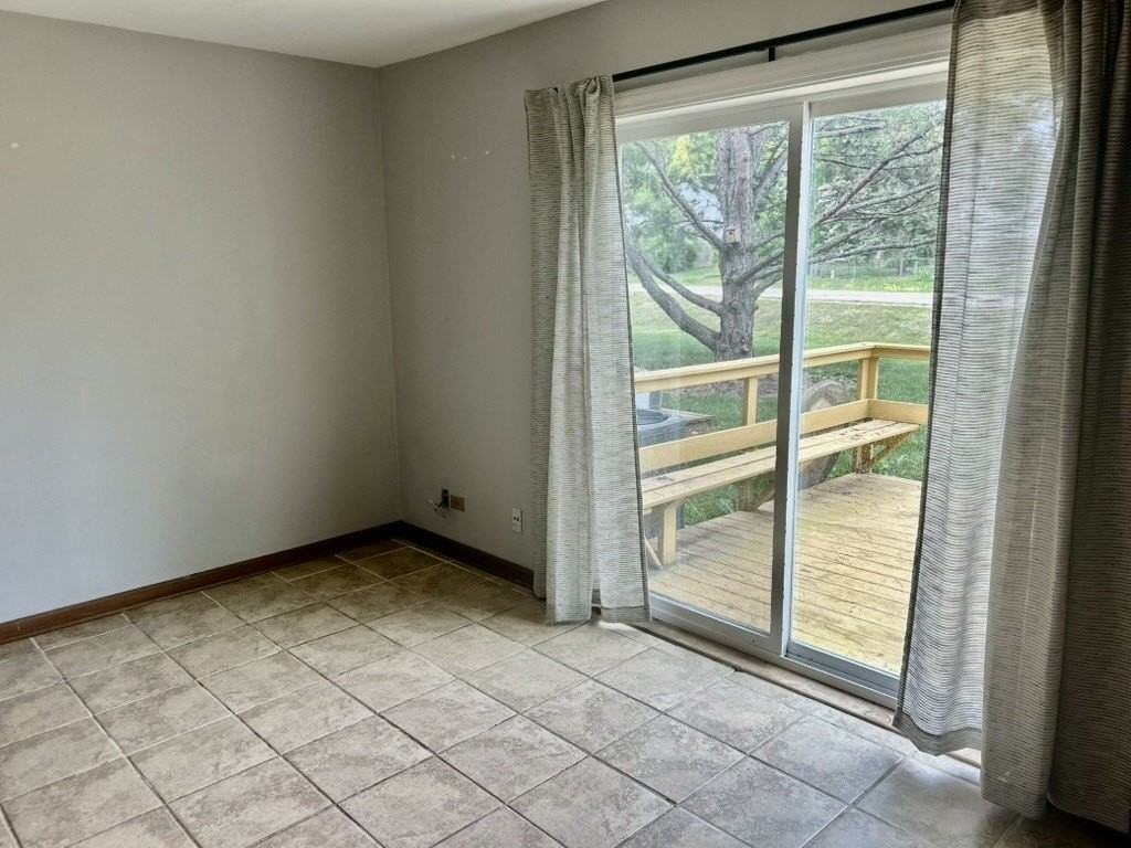 2732 Wilshire Ct - Photo 3 of 13