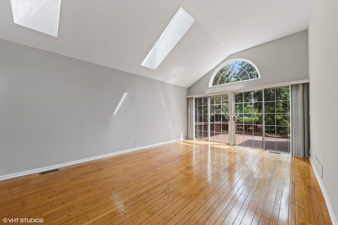 1908 N Evergreen Ave - Photo 4 of 12