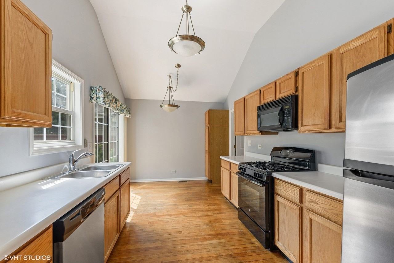 1908 N Evergreen Ave - Photo 6 of 12