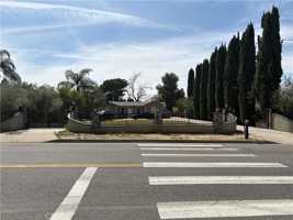 featured image of 12917 Gladstone Ave