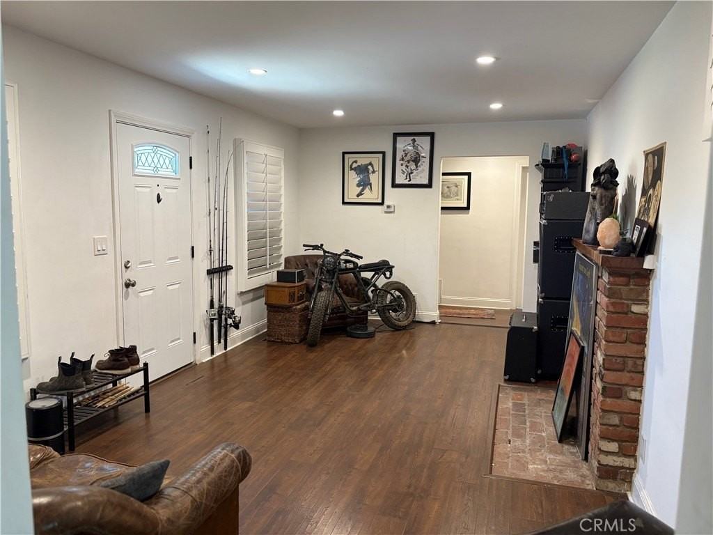 12917 Gladstone Ave - Photo 4 of 17