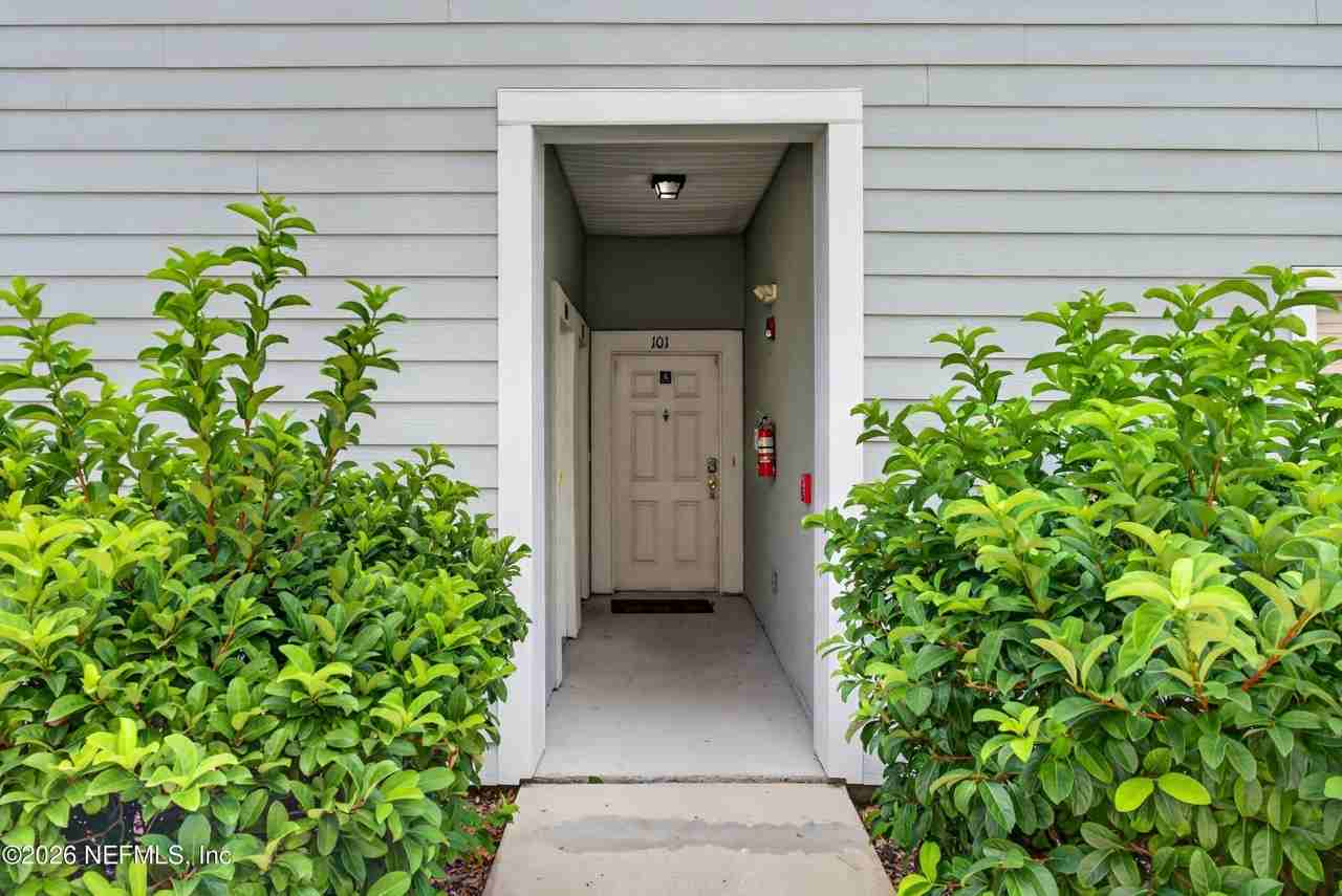 7047 Deer Lodge Cir #106 - Photo 3 of 33