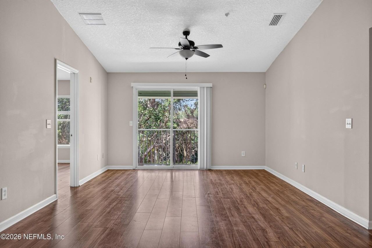 7047 Deer Lodge Cir #106 - Photo 6 of 33