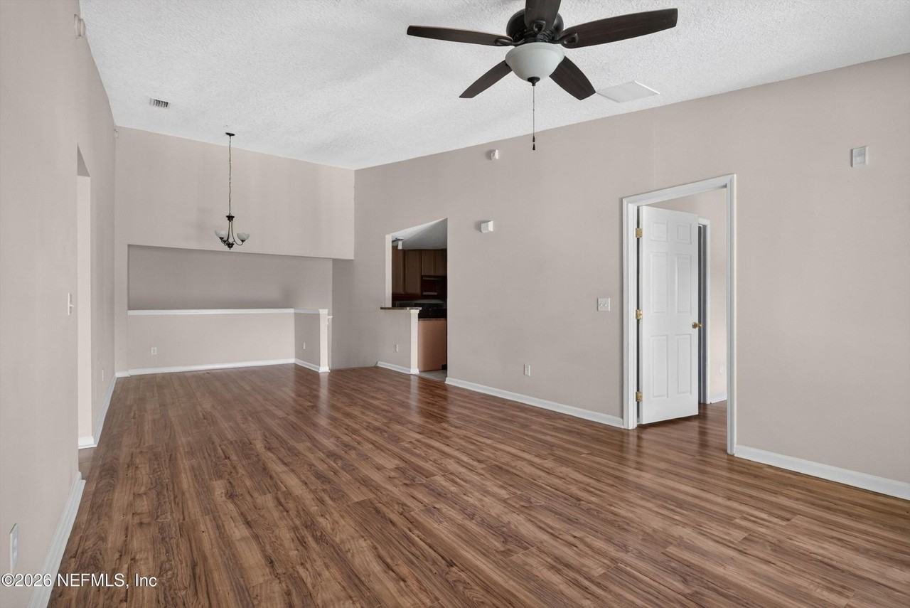 7047 Deer Lodge Cir #106 - Photo 7 of 33