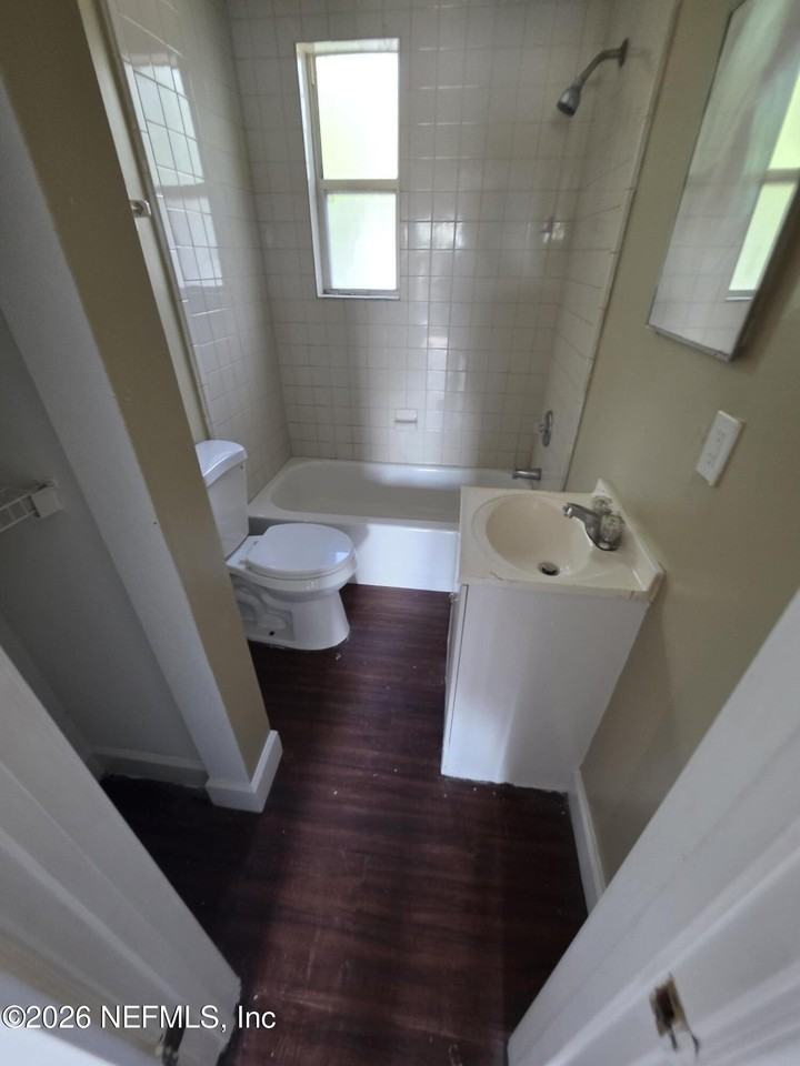 1317 W 15th St #3 - Photo 5 of 8