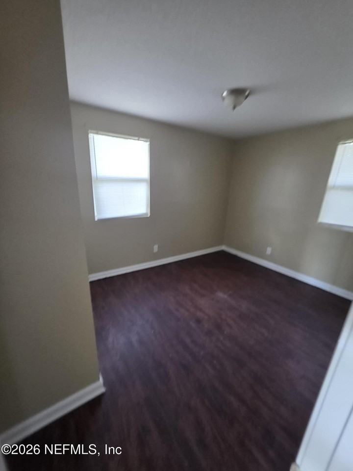 1317 W 15th St #3 - Photo 6 of 8