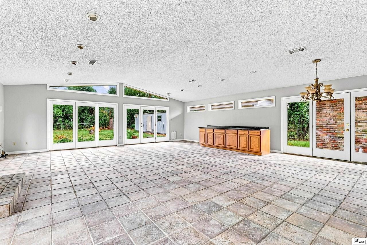 1408 Speed Ave - Photo 5 of 33