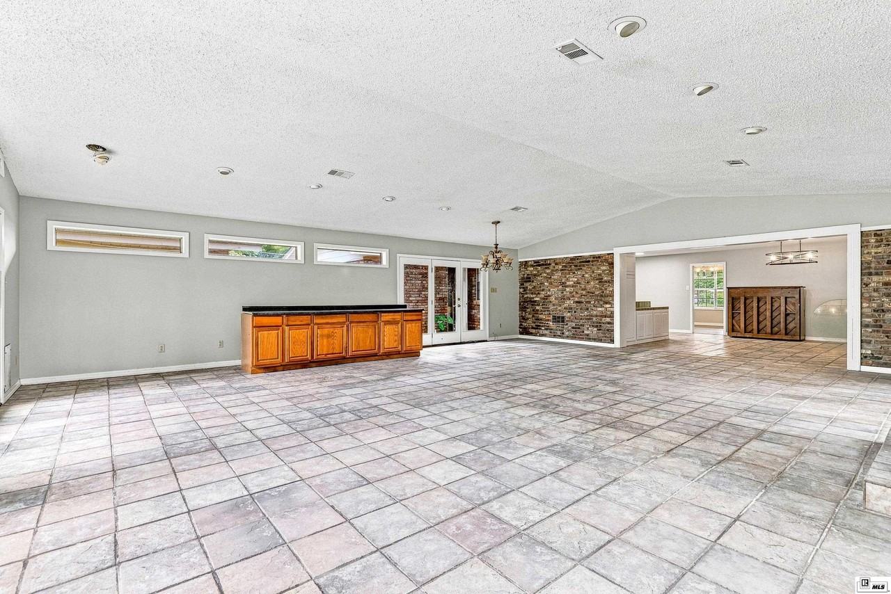 1408 Speed Ave - Photo 6 of 33