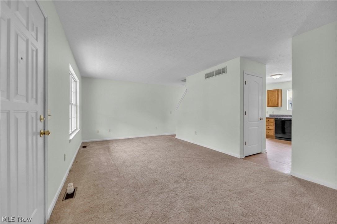 1917 Lexington Ave - Photo 4 of 20