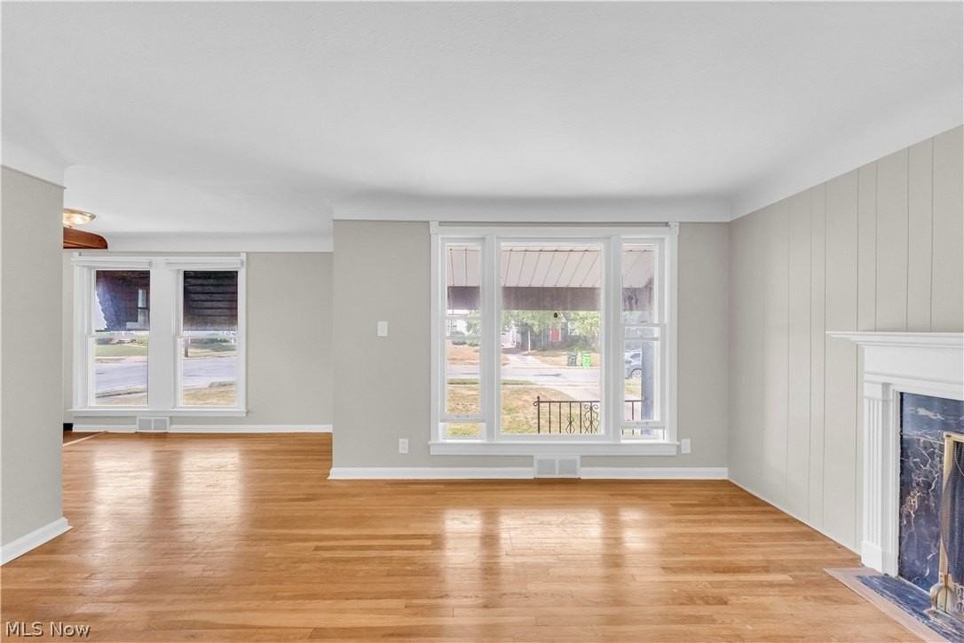 1187 Winston Rd - Photo 4 of 23