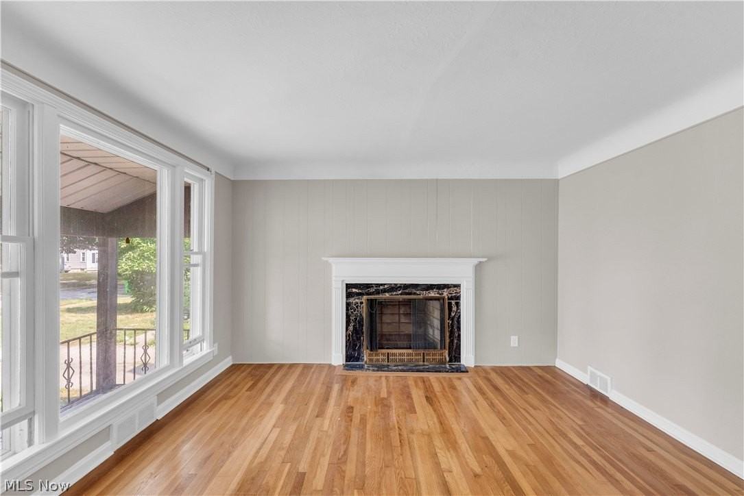 1187 Winston Rd - Photo 5 of 23
