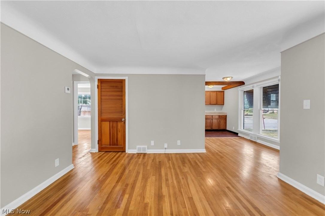 1187 Winston Rd - Photo 6 of 23
